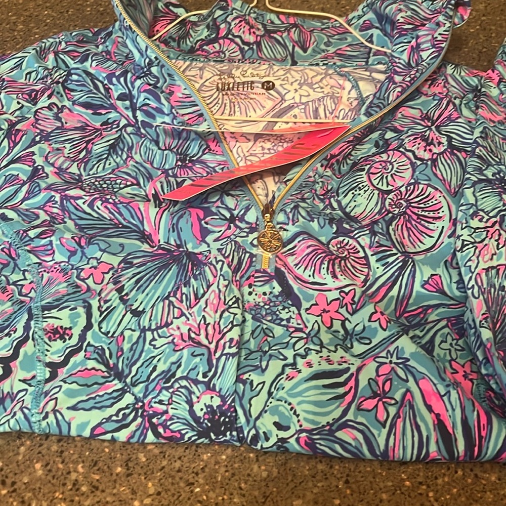 NWT Lilly Pulitzer Luxletic Justine Pullover Size M NWT - Picture 9 of 9